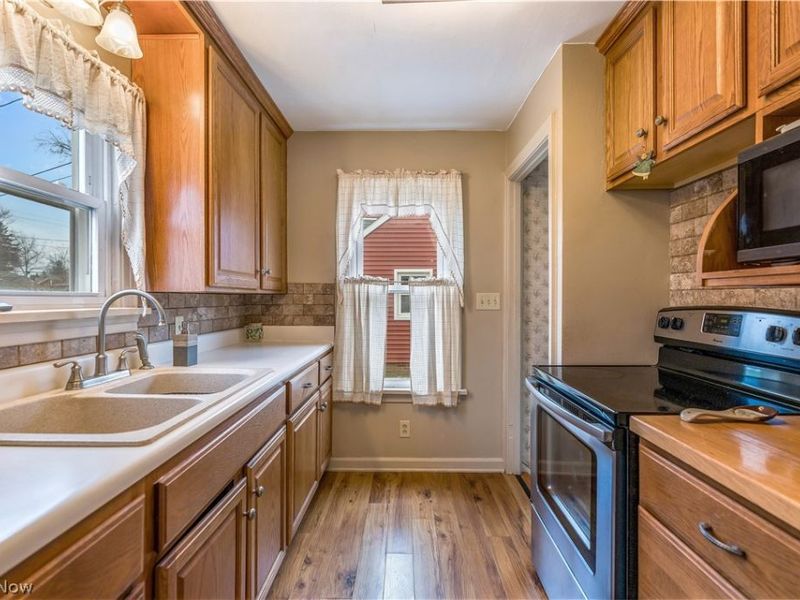 2464 S Freedom Avenue, Alliance, OH 44601 Photo 8