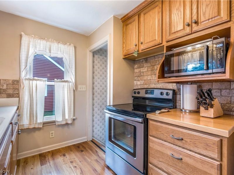 2464 S Freedom Avenue, Alliance, OH 44601 Photo 9