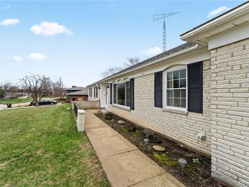 528 Blue Jay Drive, Vandalia, OH 45377 Photo 2