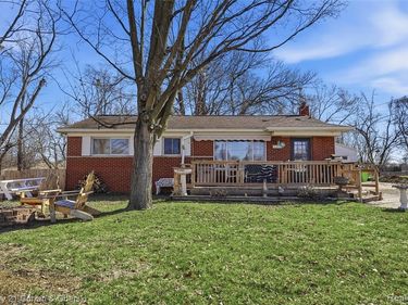 543 McMunn Street, South Lyon, MI 48178