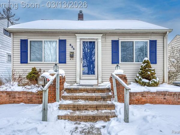 635 E Tennyson Avenue, Pontiac, MI 48340