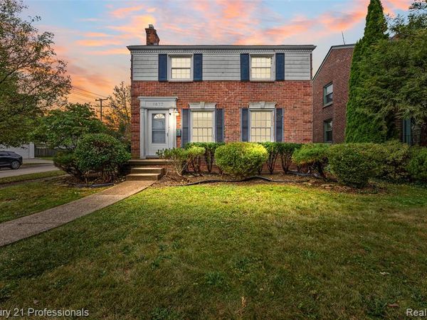 1677 Brys Drive, Grosse Pointe Woods, MI 48236