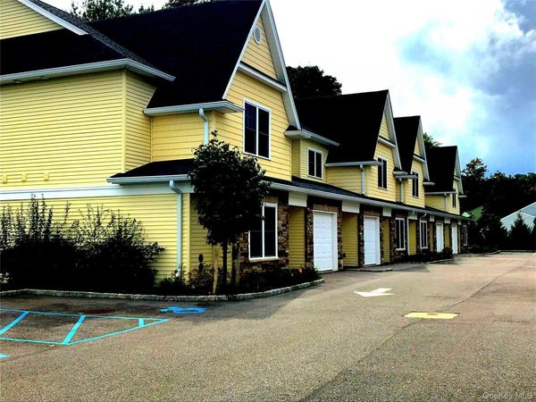 24 Creek Road , Unit 205, Huntington, NY 11743