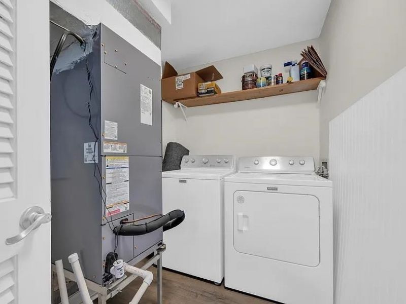 217 N Myrtle St. Photo 16