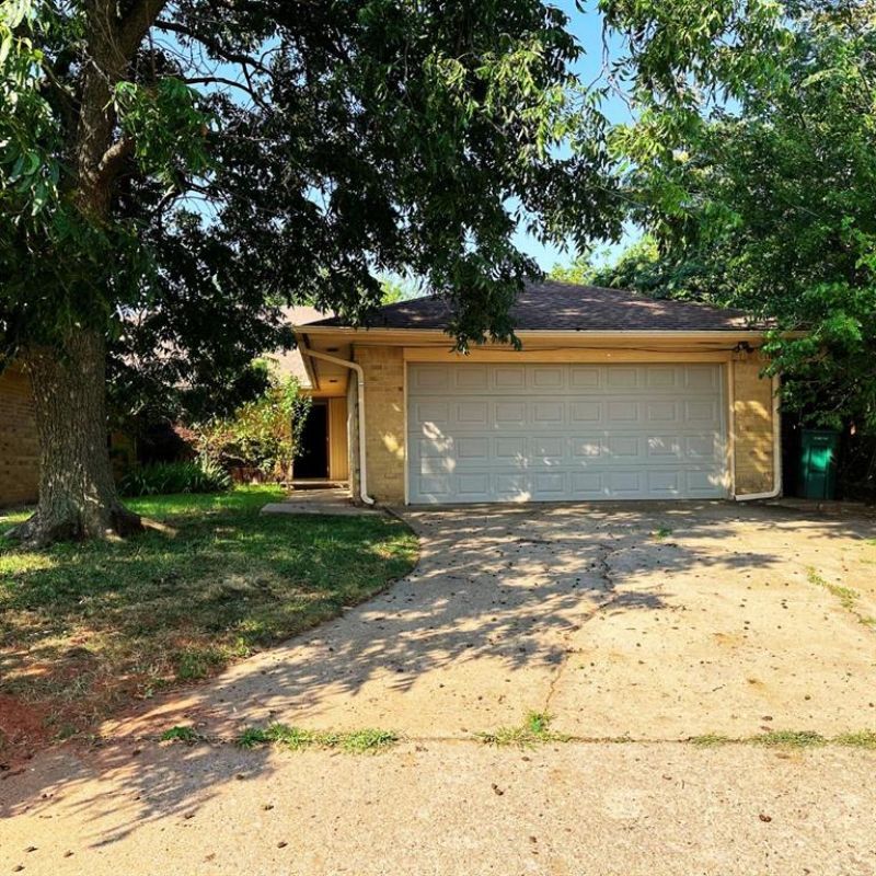 6928 Woodlake Drive, Oklahoma City, OK 73132 Main Photo
