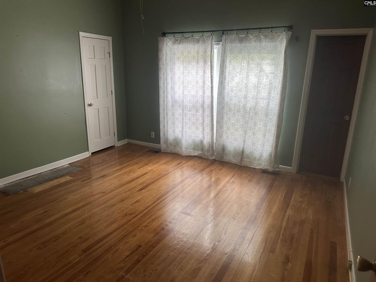 215 S Matson Street Photo 16