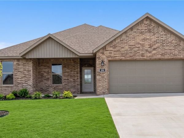 304 White Oak Street, Gentry, AR 72734