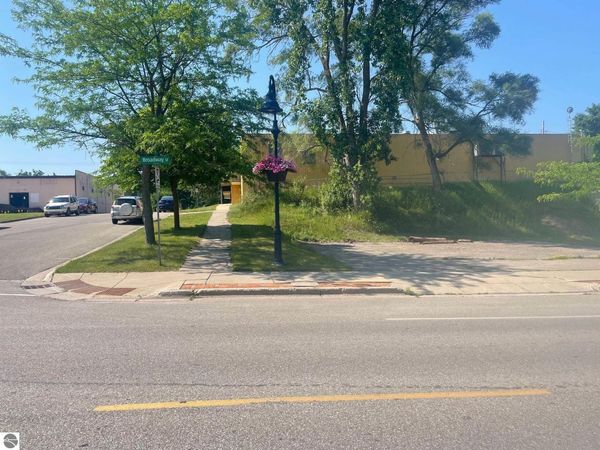 309 Broadway Street W, Mt Pleasant, MI 48858