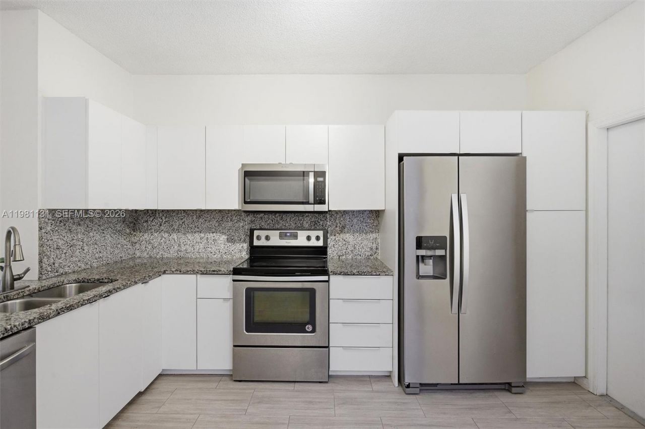 2066 Madeira Dr, Unit 2066, Weston, FL 33327 Photo