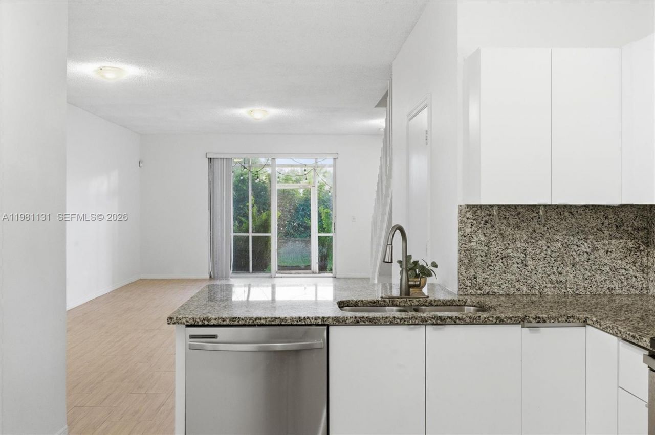2066 Madeira Dr, Unit 2066, Weston, FL 33327 Photo
