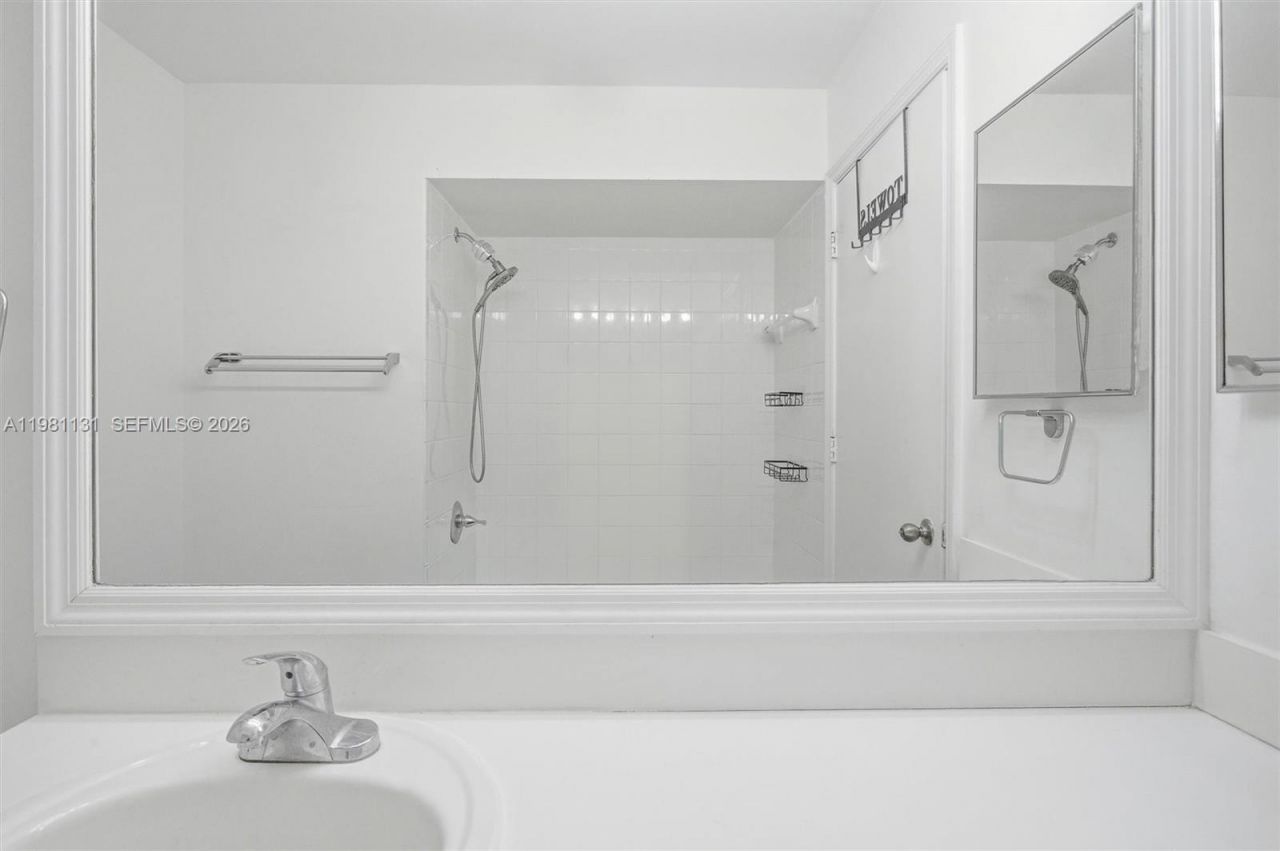 2066 Madeira Dr, Unit 2066, Weston, FL 33327 Photo