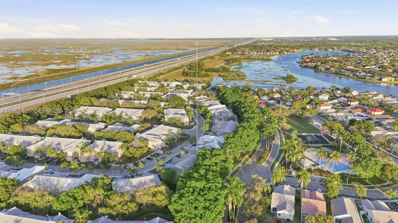 2066 Madeira Dr, Unit 2066, Weston, FL 33327 Photo