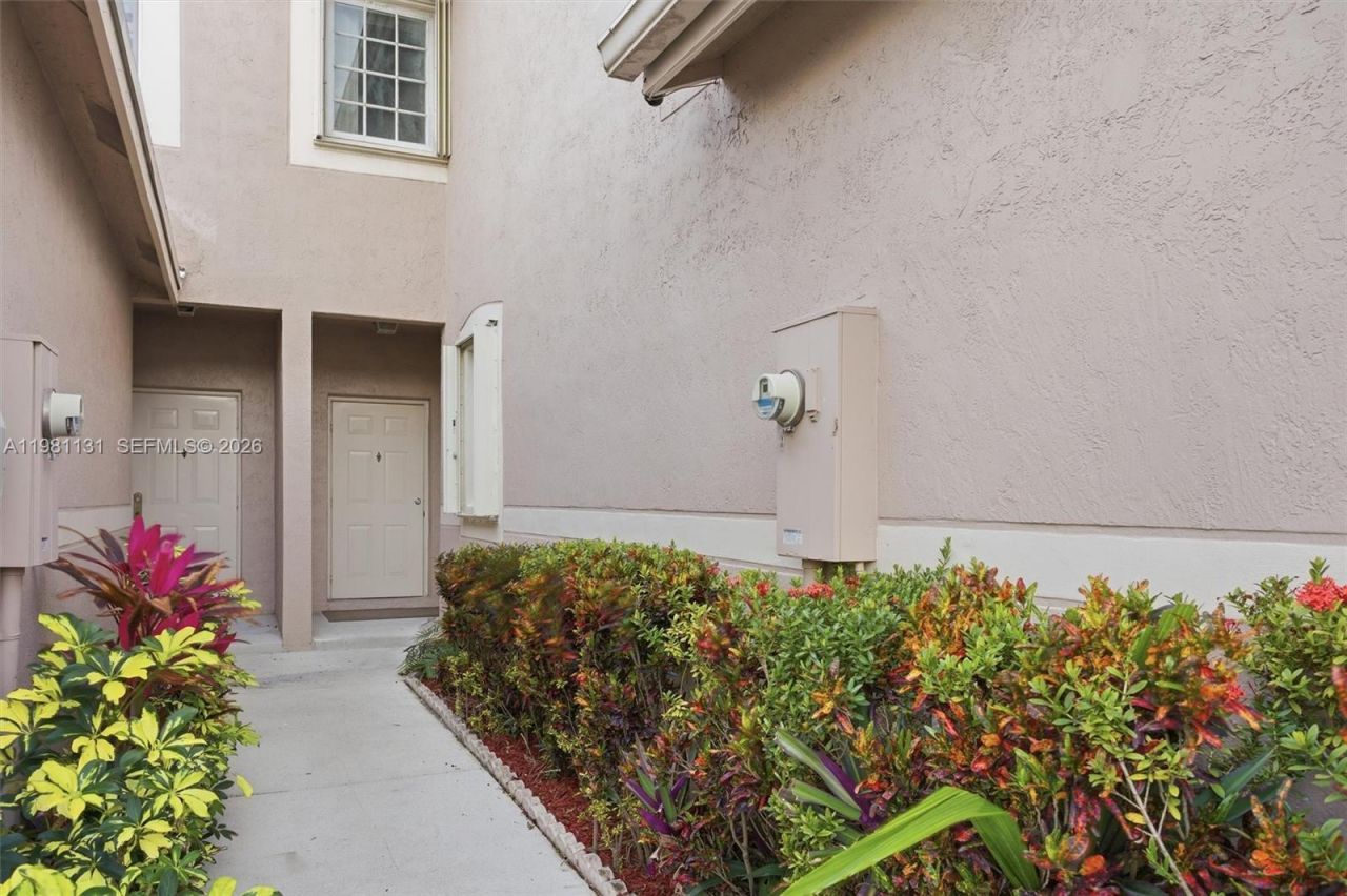 2066 Madeira Dr, Unit 2066, Weston, FL 33327 Photo