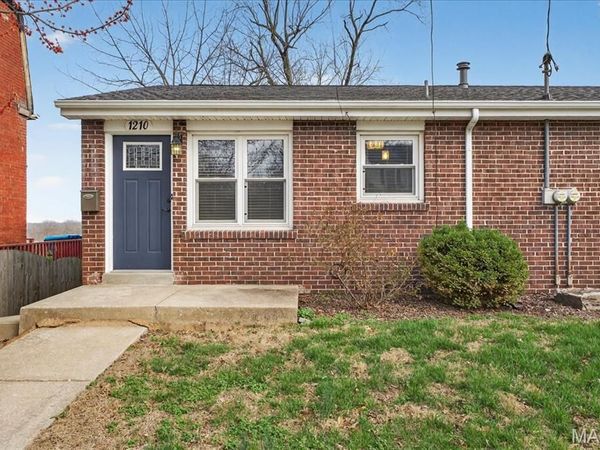 1210 N 5th Street, St Charles, MO 63301