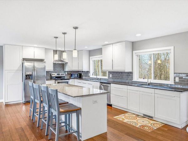 112 Pony Lane E, Apple Valley, MN 55124