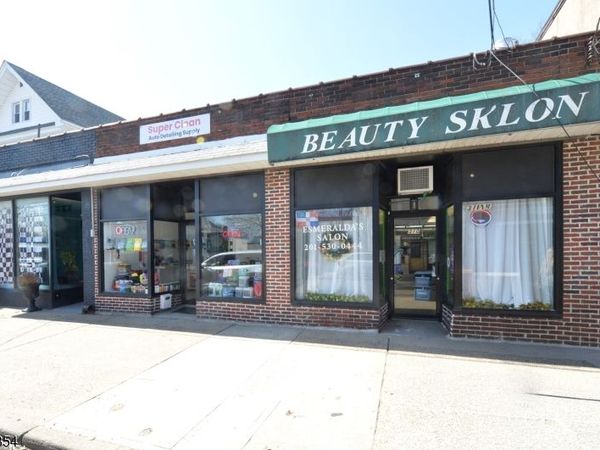 306 Queen Anne Rd, Teaneck, NJ 07666