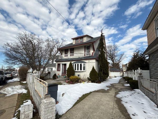 280 Lawrence Avenue, Lawrence, NY 11559