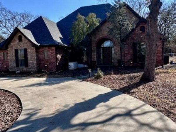 383 Bridlewood Drive , Durant, OK 73449