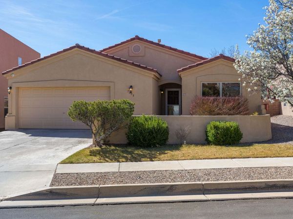 7608 Brianne Avenue NW, Albuquerque, NM 87114