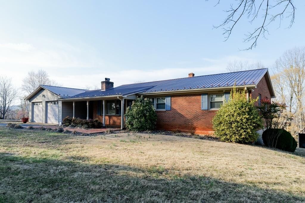 190 Friendship Dr, Bassett, VA 24055 Main Photo