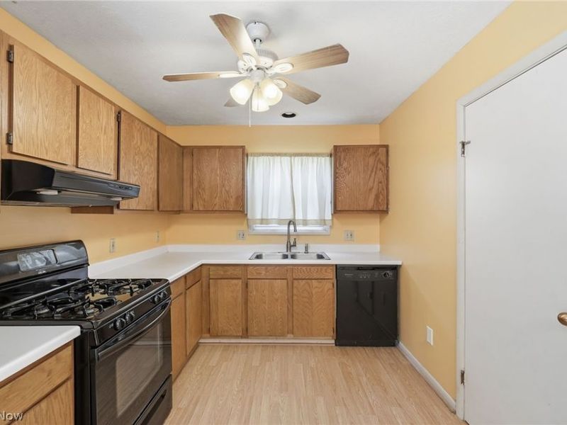 1082 Hazel Street , Akron, OH 44305 Photo 12