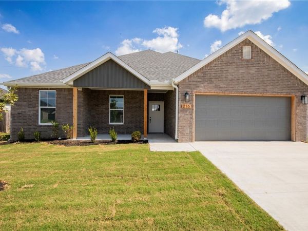 308 White Oak Street, Gentry, AR 72734