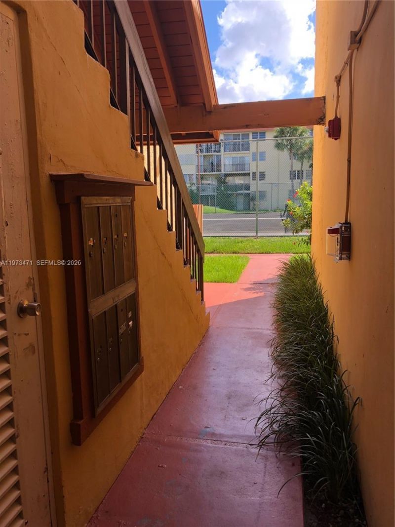 8883 Fontainebleau Blvd , Unit 101-A, Miami, FL 33172 Photo