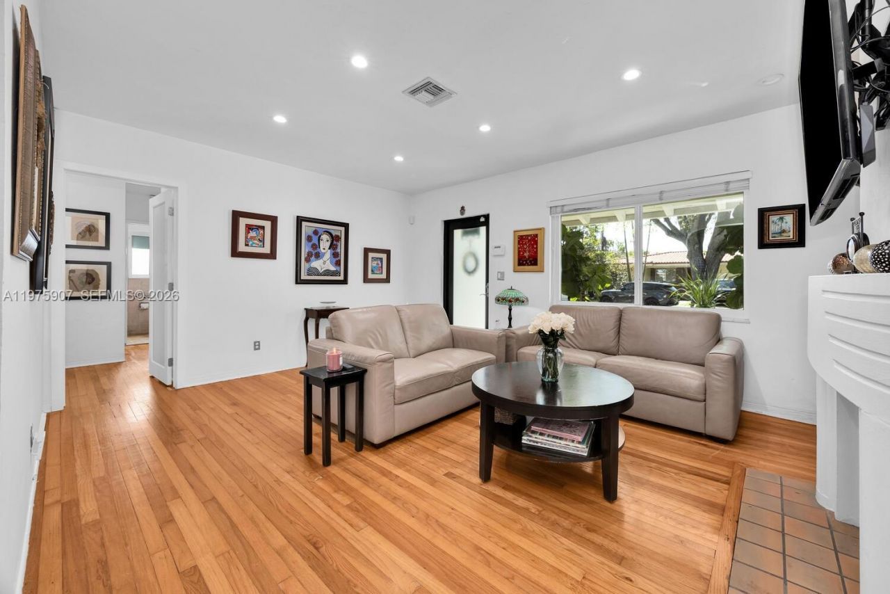 1005 Columbus Blvd , Coral Gables, FL 33134 Photo