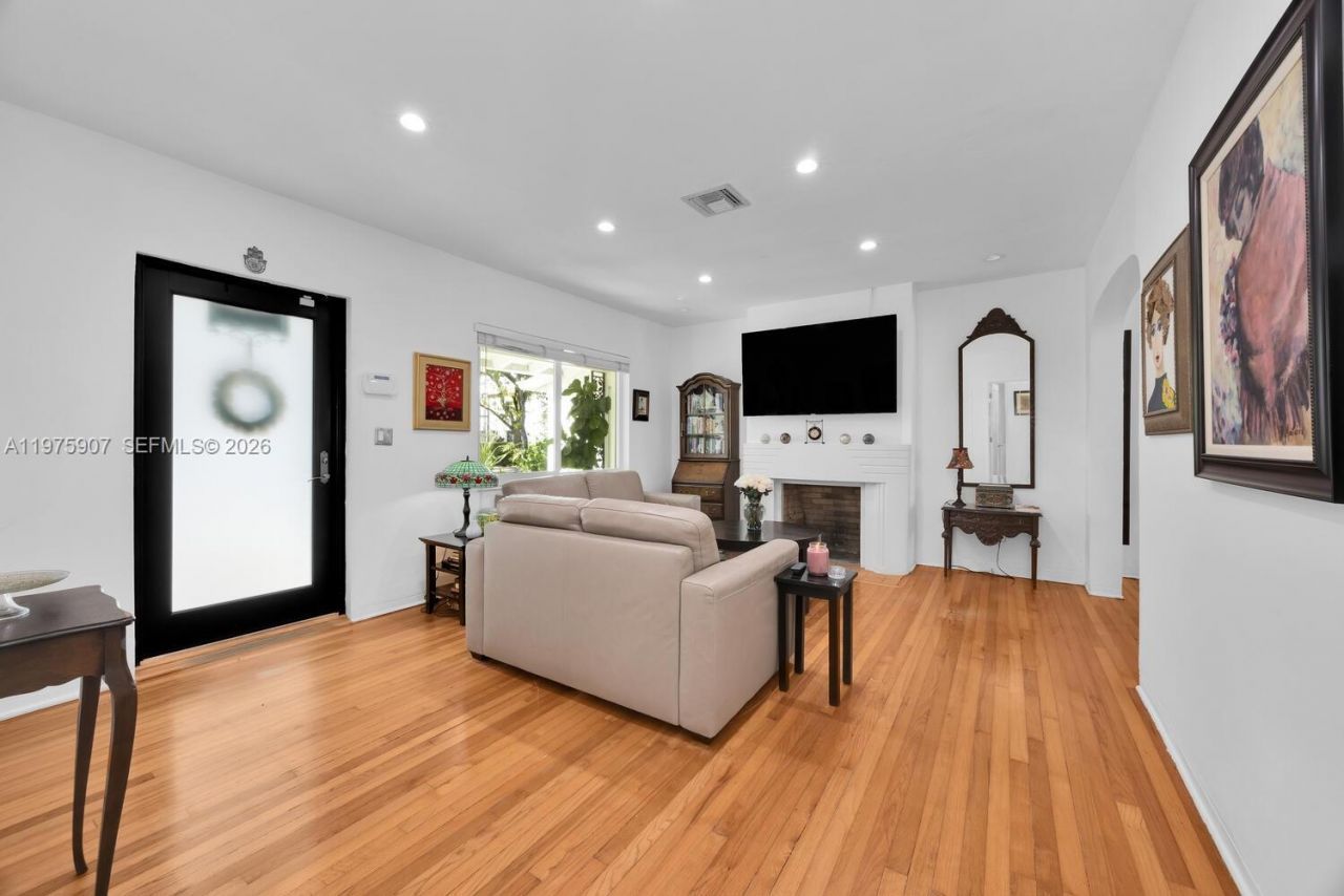 1005 Columbus Blvd , Coral Gables, FL 33134 Photo