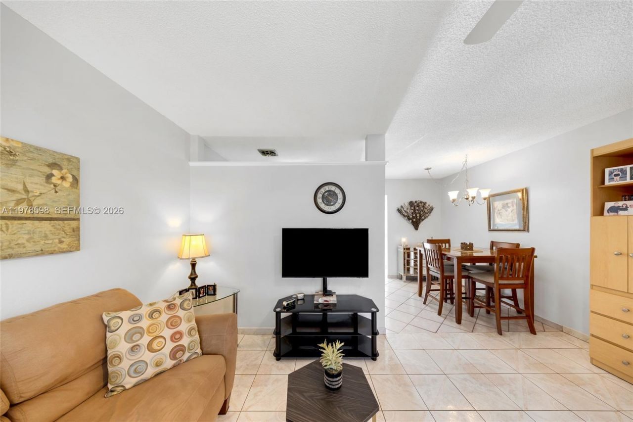 900 SW 10th Ter , Unit 14S, Hallandale Beach, FL 33009 Photo