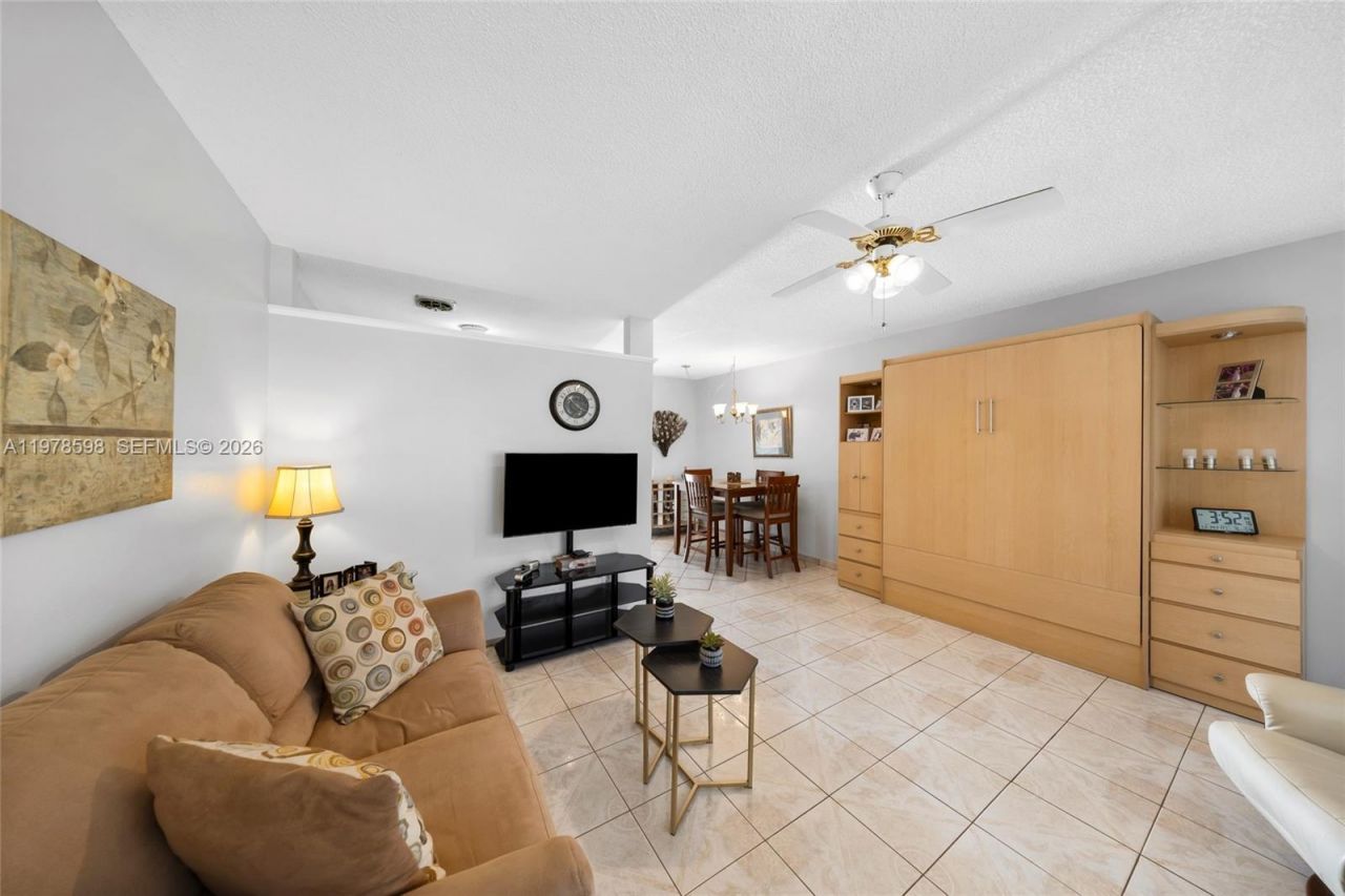 900 SW 10th Ter , Unit 14S, Hallandale Beach, FL 33009 Photo