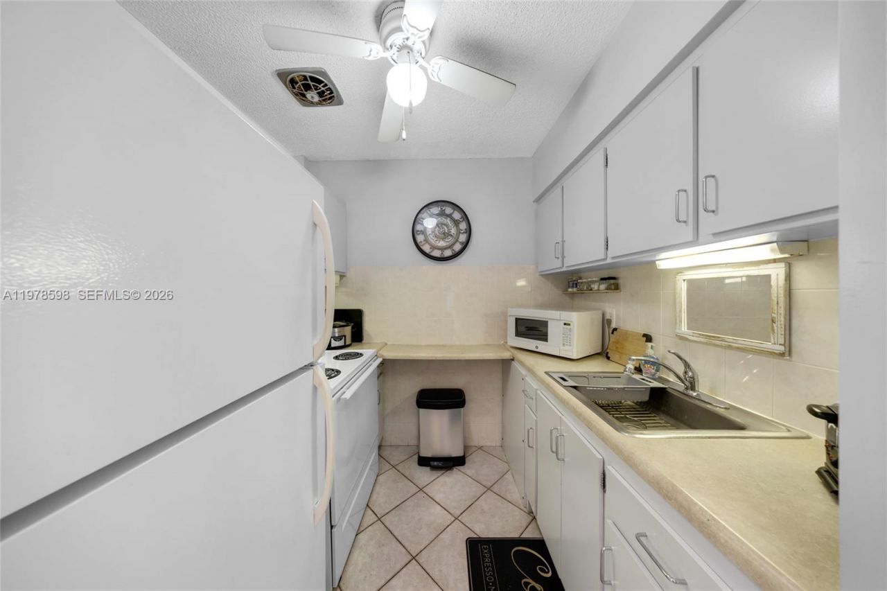 900 SW 10th Ter , Unit 14S, Hallandale Beach, FL 33009 Photo