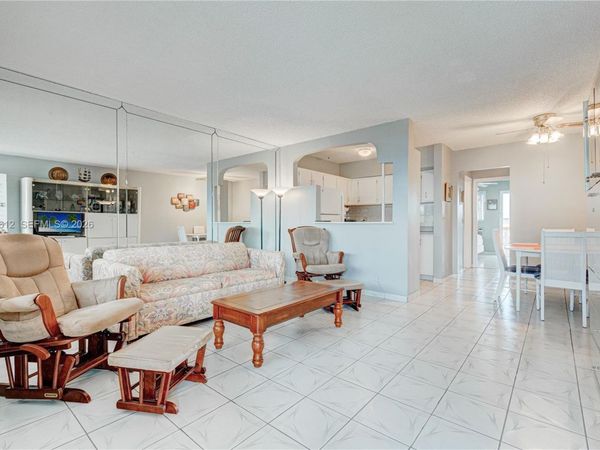 800 SW 10th Ter , Unit 20T, Hallandale Beach, FL 33009