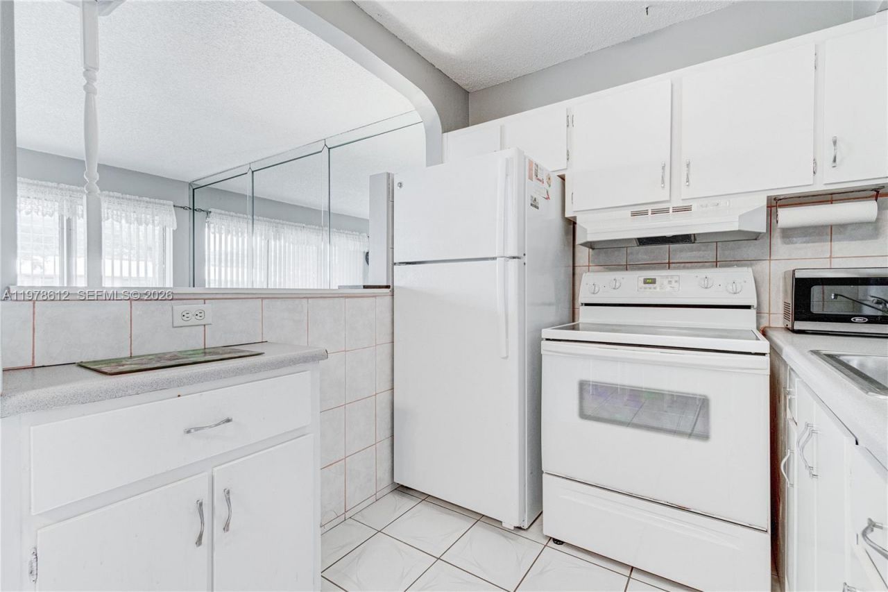 800 SW 10th Ter , Unit 20T, Hallandale Beach, FL 33009 Photo
