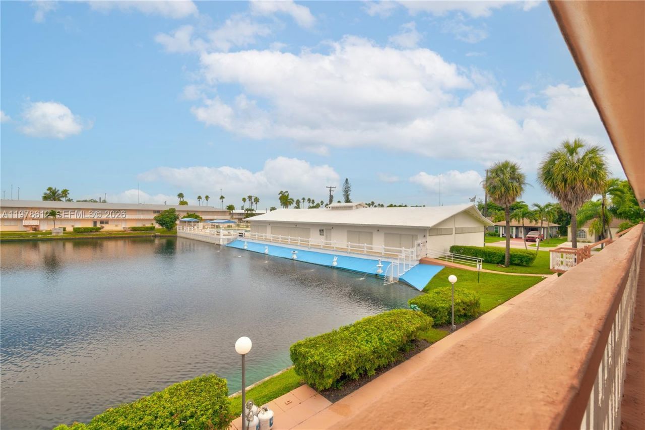 800 SW 10th Ter , Unit 20T, Hallandale Beach, FL 33009 Photo