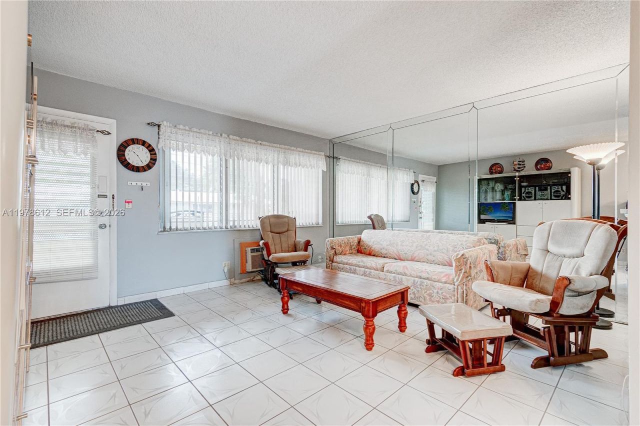 800 SW 10th Ter , Unit 20T, Hallandale Beach, FL 33009 Photo
