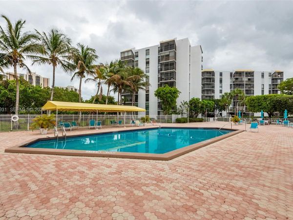 20500 W Country Club Dr , Unit 716, Aventura, FL 33180