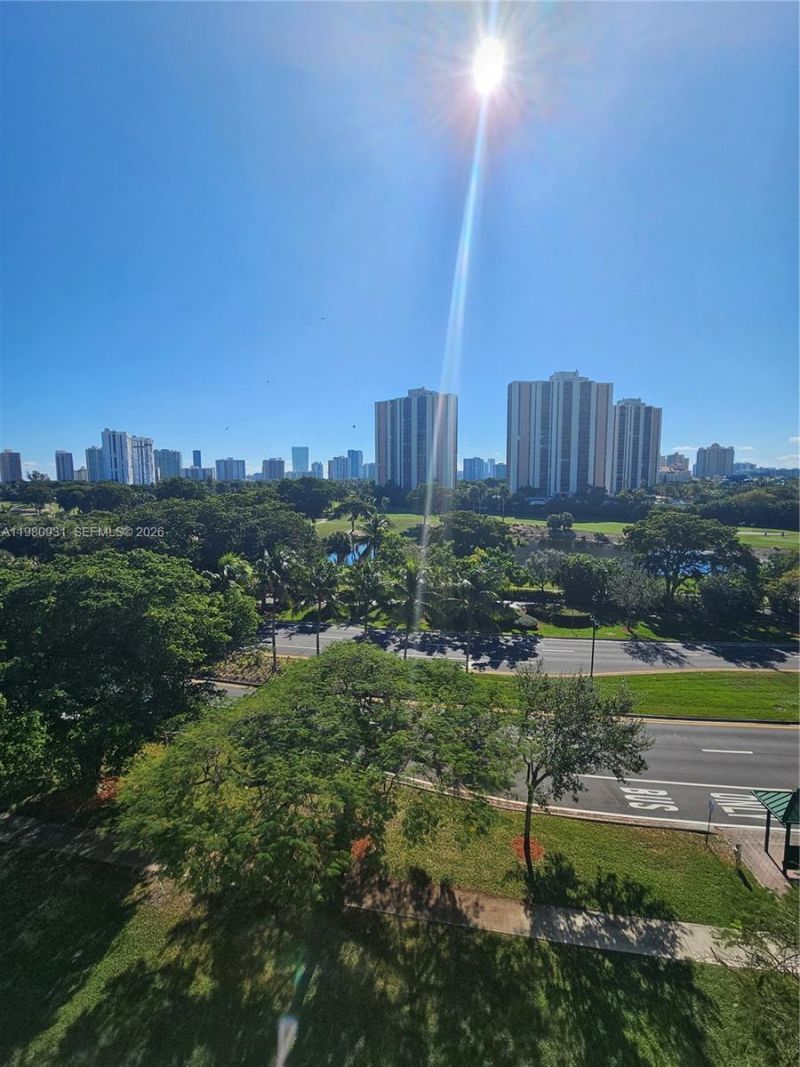 20500 W Country Club Dr , Unit 716, Aventura, FL 33180 Photo