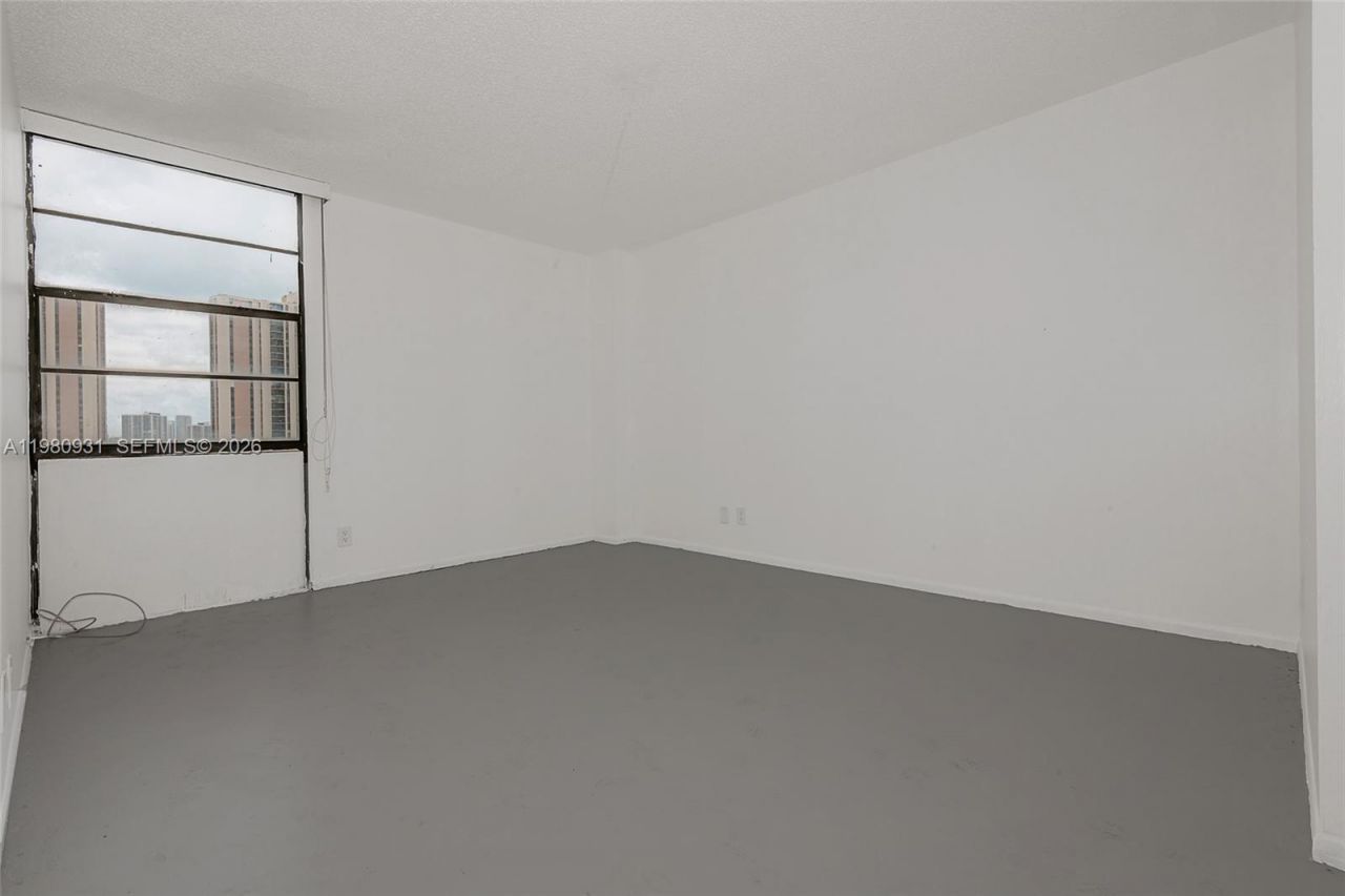 20500 W Country Club Dr , Unit 716, Aventura, FL 33180 Photo