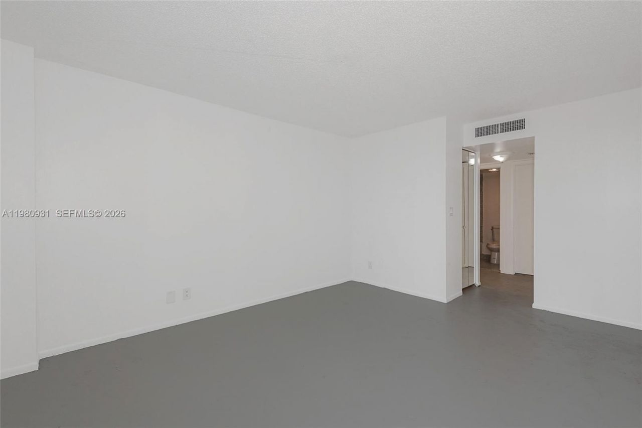 20500 W Country Club Dr , Unit 716, Aventura, FL 33180 Photo