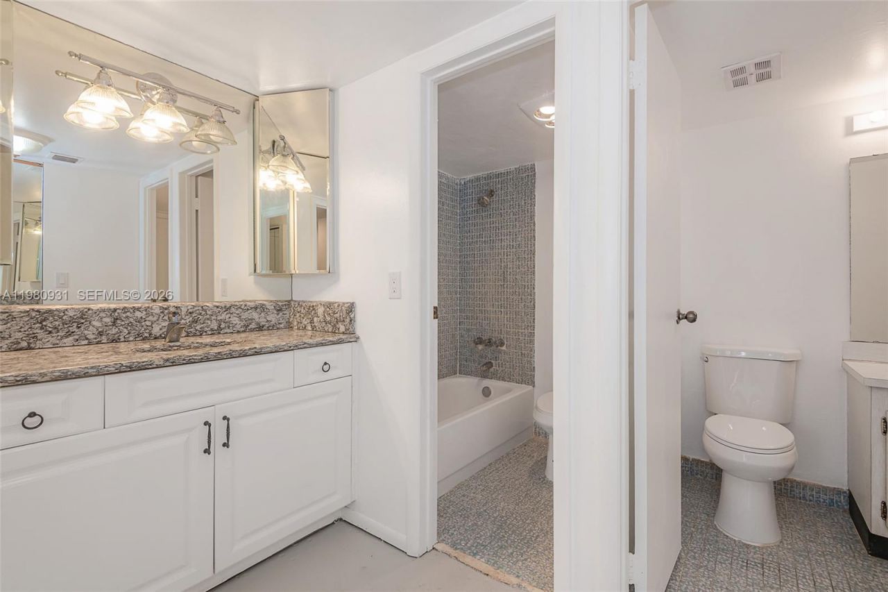 20500 W Country Club Dr , Unit 716, Aventura, FL 33180 Photo