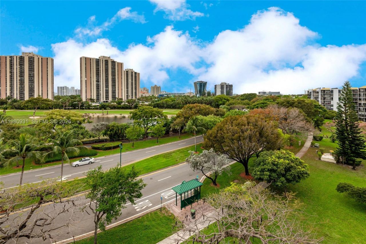 20500 W Country Club Dr , Unit 716, Aventura, FL 33180 Photo