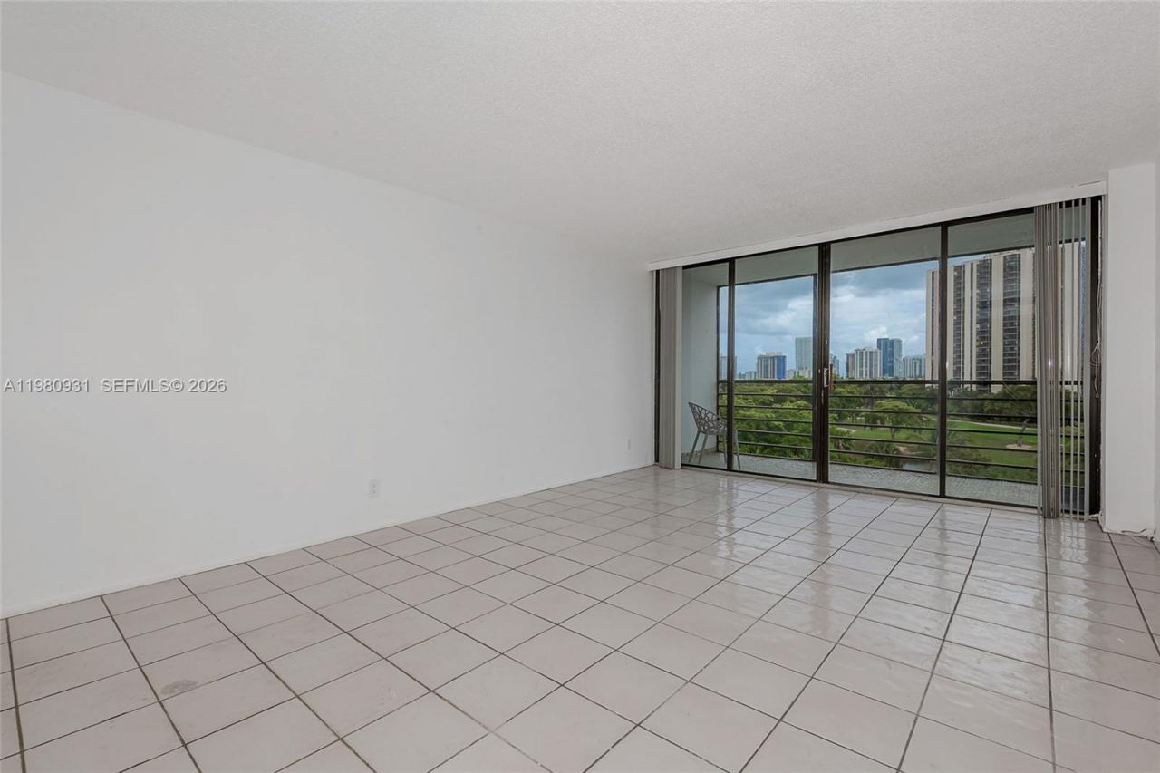 20500 W Country Club Dr , Unit 716, Aventura, FL 33180 Photo