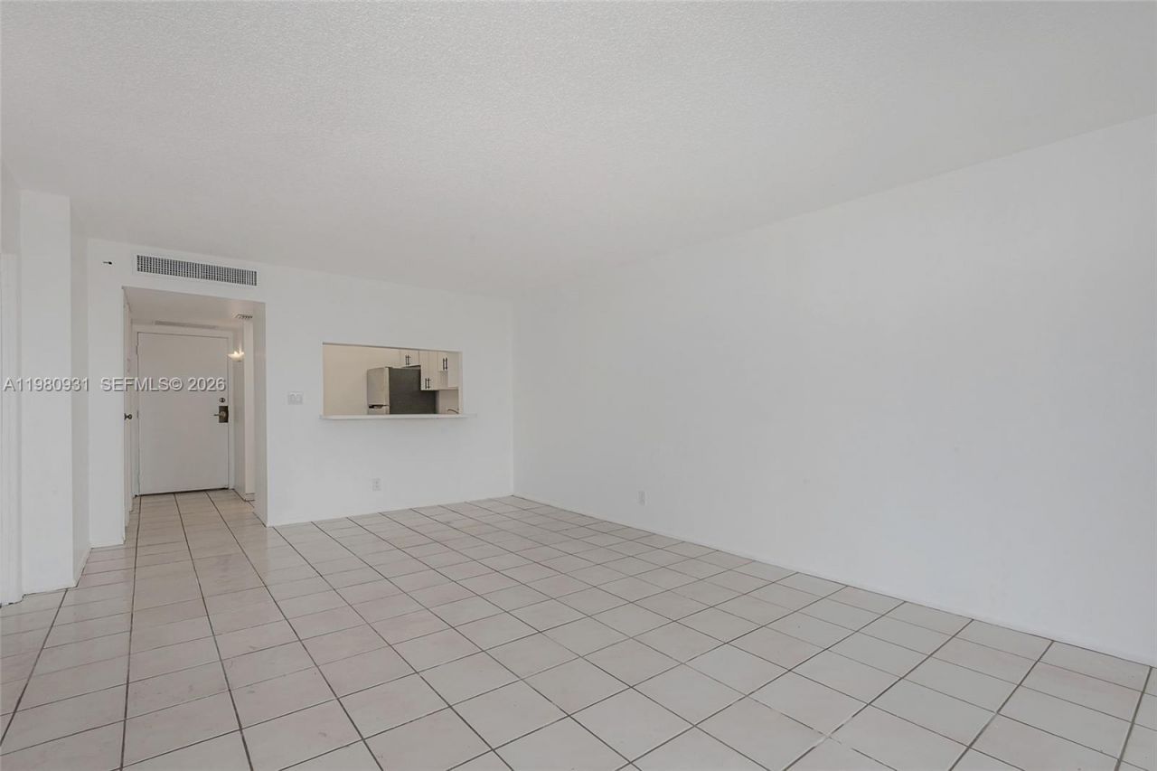 20500 W Country Club Dr , Unit 716, Aventura, FL 33180 Photo