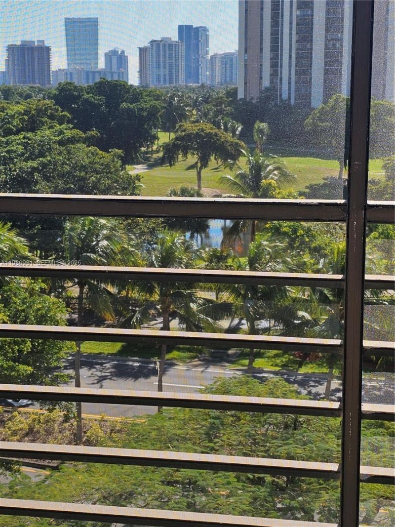 20500 W Country Club Dr , Unit 716, Aventura, FL 33180 Photo