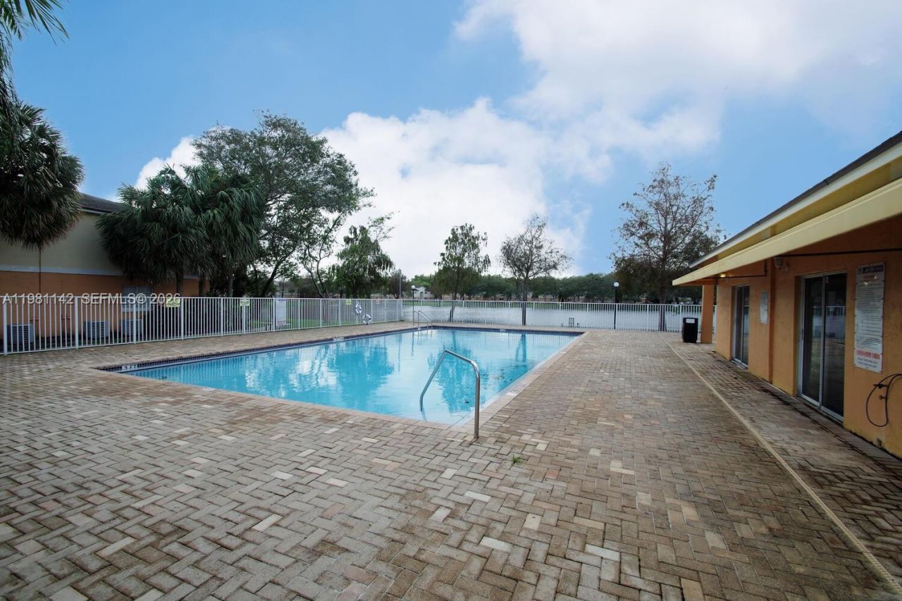 3680 N 56th Ave , Unit 827, Hollywood, FL 33021 Photo