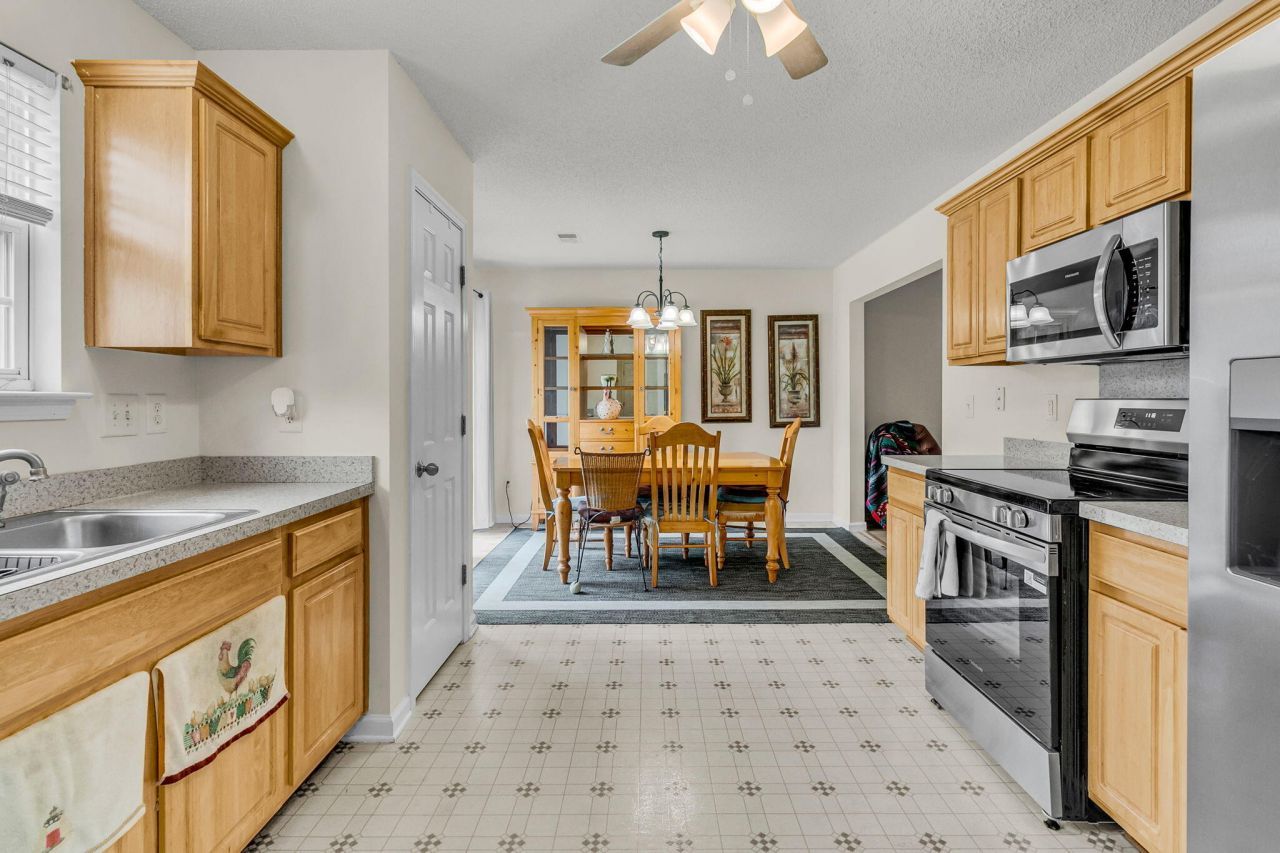 112 Avoncliff Court Photo 11