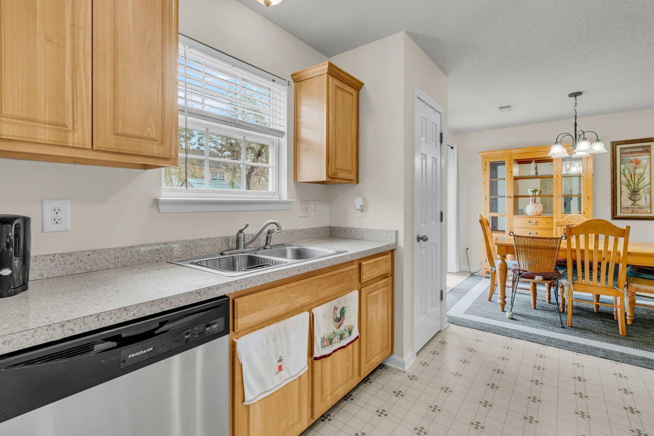 112 Avoncliff Court Photo 12