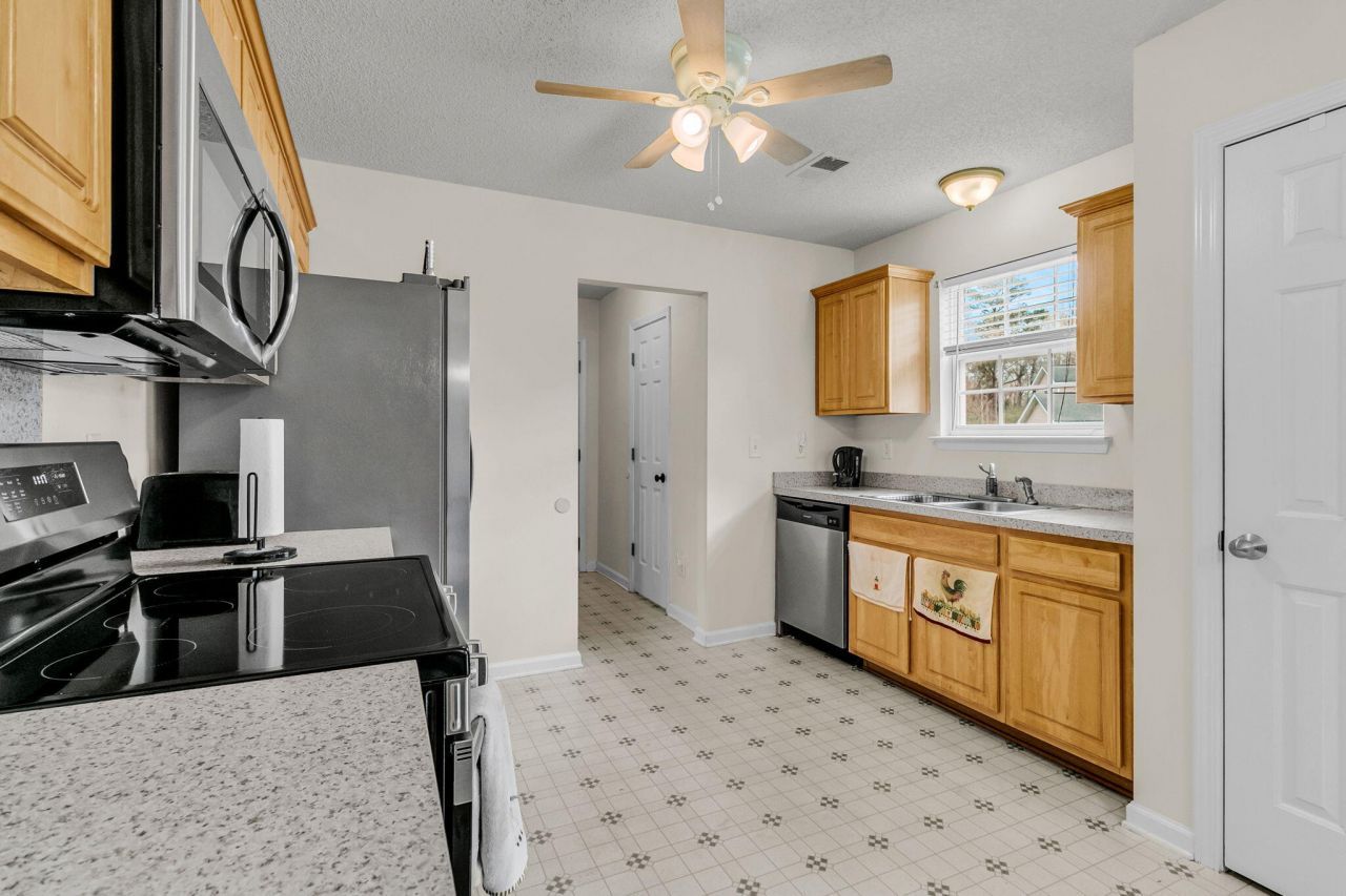 112 Avoncliff Court Photo 14