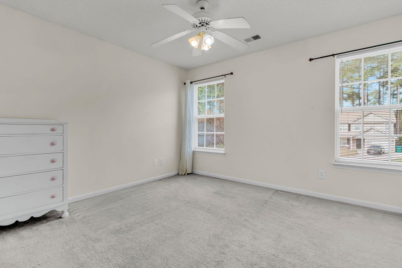 112 Avoncliff Court Photo 16